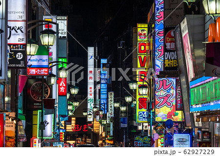 東京都 新宿歌舞伎町 ネオン街の写真素材
