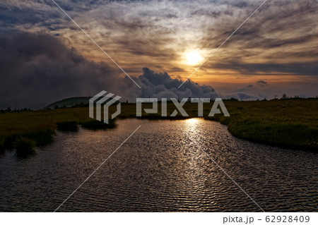 夕暮れの平ヶ岳・姫ノ池 夕暮れの平ヶ岳・姫ノ池 62928409