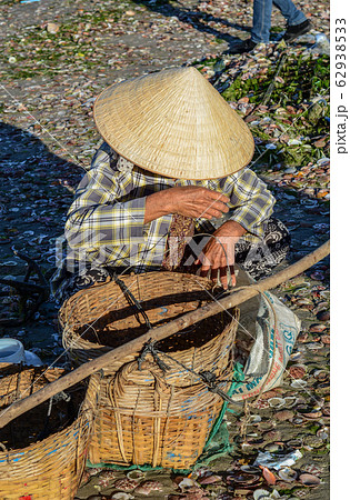 Women with traditional hats working at village Women with traditional hats working at village 62938533