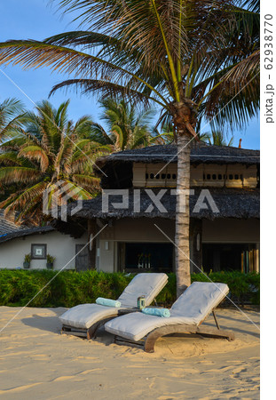 Relaxing chairs at the seaside luxury resort Relaxing chairs at the seaside luxury resort 62938770