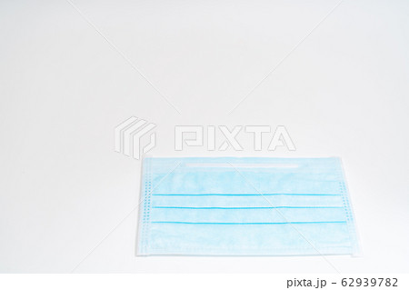Protective medical mask on white background.口罩, 病毒, 傳染病, 生病, 疾病, 武漢肺炎, SARS, 流感, 感冒, 免疫失調 62939782