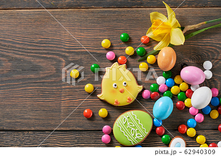 Easter glazed cookies and daffodil. 62940309