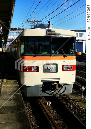 県都・宇都宮と下町・浅草を結ぶ…特急しもつけ・350系 県都・宇都宮と下町・浅草を結ぶ…特急しもつけ・350系 62942063