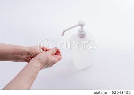 【アルコール消毒　手洗い】 62943430
