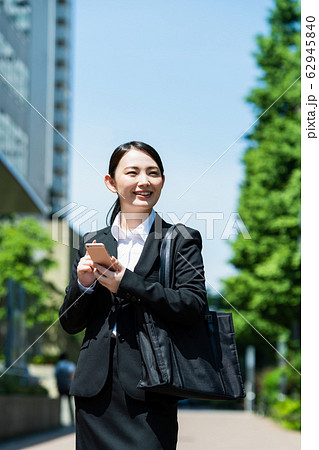 女性　ビジネス　ビジネスウーマン　就職活動　新入社員　若い女性　若い 62945840