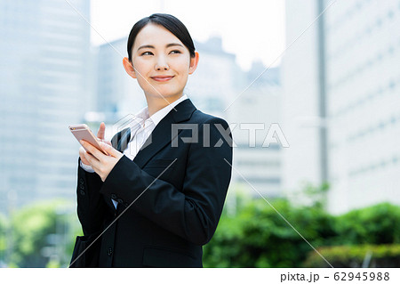 女性　ビジネス　ビジネスウーマン　就職活動　新入社員　若い女性　若い 62945988