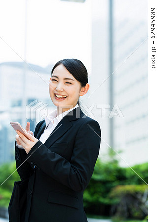 女性 ビジネス ビジネスウーマン 就職活動 新入社員 若い女性 若い 女性 ビジネス ビジネスウーマン 就職活動 新入社員 若い女性 若い 62945989