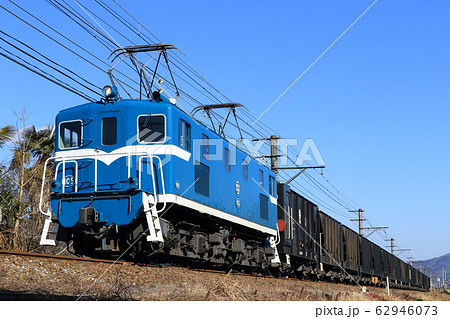 秩父鉄道　電気機関車牽引の鉱石輸送貨物列車 62946073