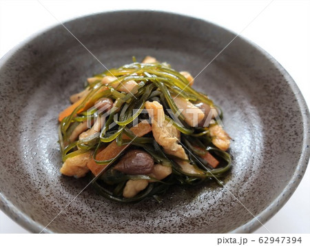 切り昆布としめじのおいしい煮物 切り昆布としめじのおいしい煮物 62947394