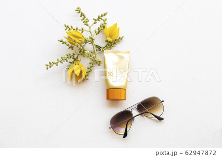 sunscreen spf50 cosmetics health care for skin face with sunglasses of lifestyle woman sunscreen spf50 cosmetics health care for skin face with sunglasses of lifestyle woman 62947872