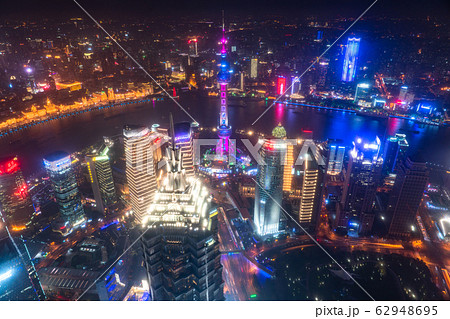《上海》上海中心街の夜景・中国経済の中心 《上海》上海中心街の夜景・中国経済の中心 62948695