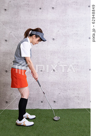 ゴルフウェアの女性 ゴルフウェアの女性 62948849