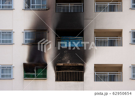 高層マンションの火災現場 62950654
