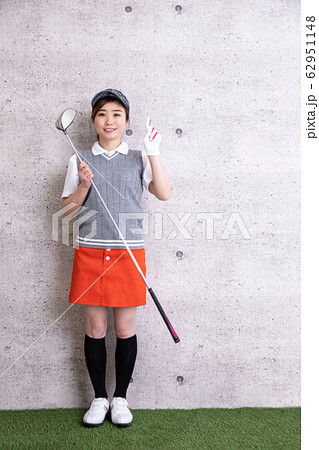ゴルフウェアの女性 62951148