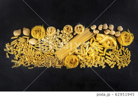Italian pasta texture, a flat lay of a variety of pasta types, shot from above on a black background 62951945