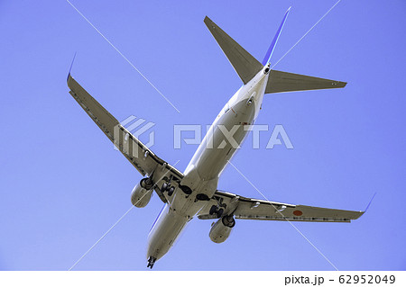 着陸する飛行機  ボーイング737-800 62952049