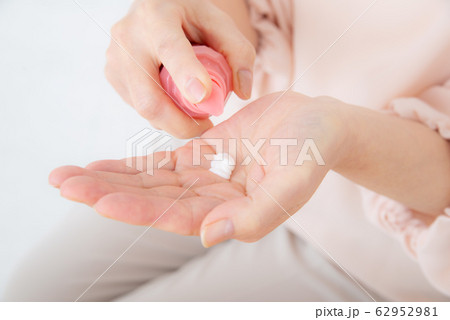 シニア女性 美容 シニア女性 美容 62952981