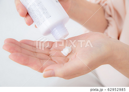 シニア女性 美容 62952985