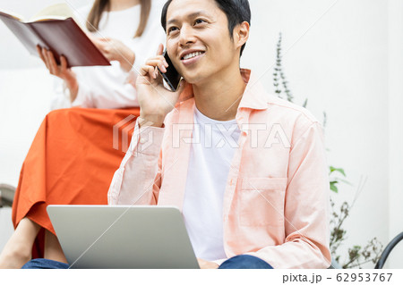 男性 スマホ ノートパソコン 男性 スマホ ノートパソコン 62953767