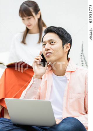 男性 スマホ ノートパソコン 男性 スマホ ノートパソコン 62953778