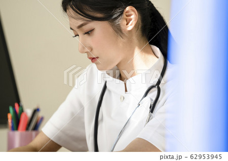 女性 女 女の子 62953945