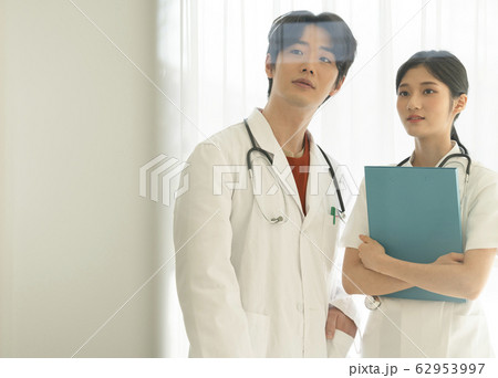 医療 男女 医師 62953997