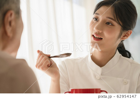 医療 男女 ポートレート 62954147