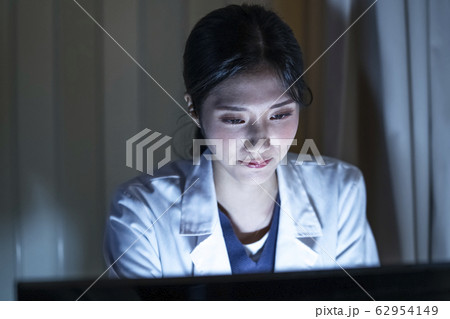 医療 女性 女 62954149