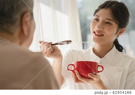 医療 韓国人 若い女性 62954166