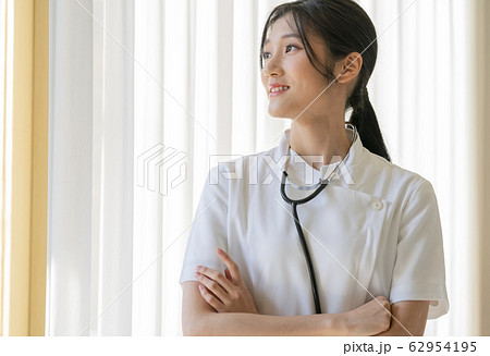 医療 女性 女 62954195