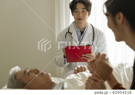 医療 男女 ポートレート 62954316