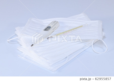 マスクと体温計 マスクと体温計 62955857
