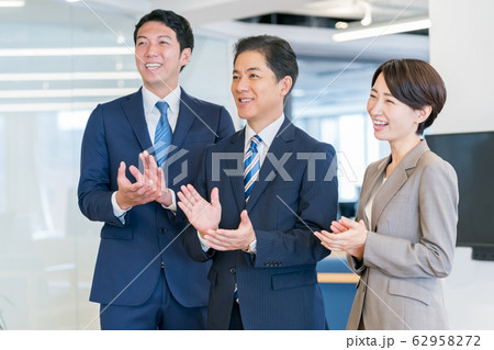 business 称賛 拍手 ビジネスパーソン business 称賛 拍手 ビジネスパーソン 62958272