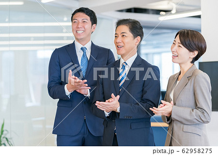 business 称賛 拍手 ビジネスパーソン business 称賛 拍手 ビジネスパーソン 62958275