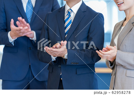 business　称賛　拍手　ビジネスパーソン 62958278