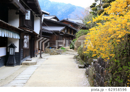 春の中山道妻籠宿 春の中山道妻籠宿 62958596