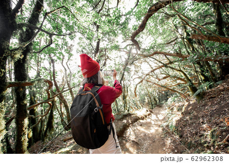 Woman traveling in the rainforest 62962308