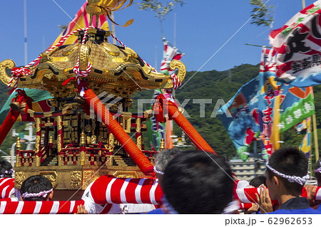 祭り_港まつり_神輿と大漁旗 祭り_港まつり_神輿と大漁旗 62962653