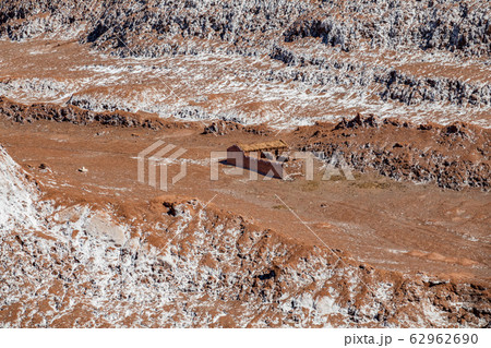 Top view of antique adobe house in the middle of the desert Top view of antique adobe house in the middle of the desert 62962690