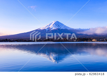 逆さ富士 河口湖の写真素材