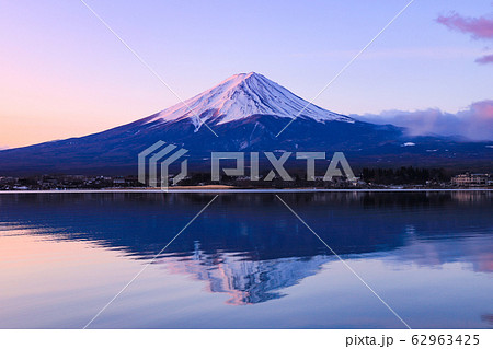 逆さ富士 河口湖の写真素材