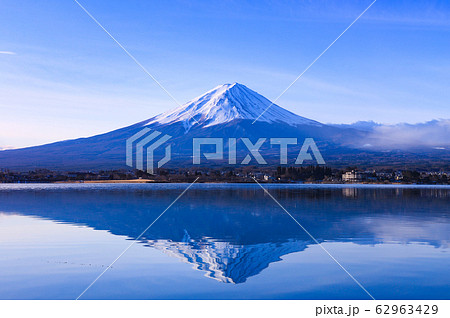 逆さ富士 河口湖の写真素材