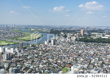 都市風景　東京近郊のビル群と住宅街　千葉県市川市から松戸方面の眺望 62964313