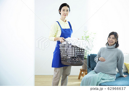 妊婦とホームヘルパー 62966637