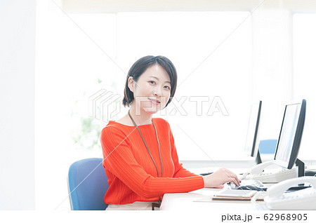 カジュアルビジネス　女性 62968905