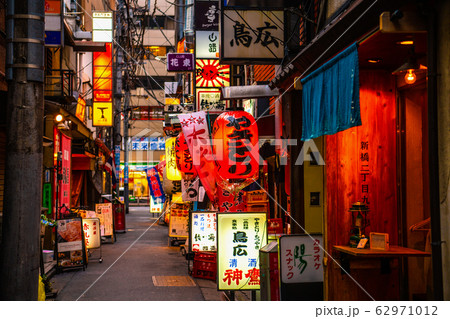 日本の東京都市景観 新橋の飲み屋街=2020年2月26日 日本の東京都市景観 新橋の飲み屋街=2020年2月26日 62971012