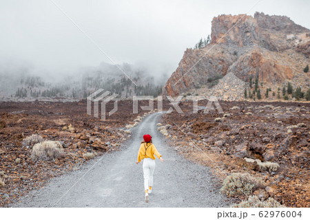 Woman on the picturesque dessert valley Woman on the picturesque dessert valley 62976004