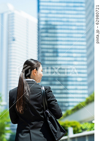 女性 ビジネス ビジネスウーマン 就職活動 新入社員 若い女性 若い 女性 ビジネス ビジネスウーマン 就職活動 新入社員 若い女性 若い 62980721