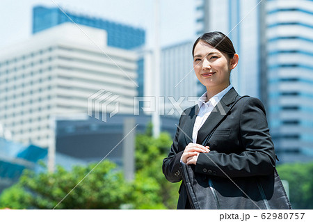 女性 ビジネス ビジネスウーマン 就職活動 新入社員 若い女性 若い 女性 ビジネス ビジネスウーマン 就職活動 新入社員 若い女性 若い 62980757