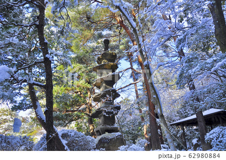 曹洞宗金剛宝山輪王寺　自然石の五重塔 62980884